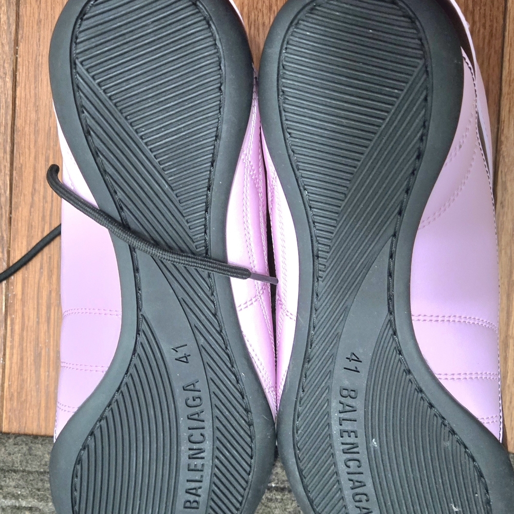 Shoes - Picture 4 of 4